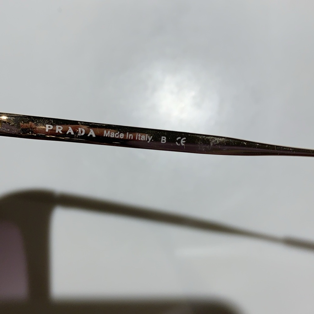 Prada sunglass - Picture 5 of 6